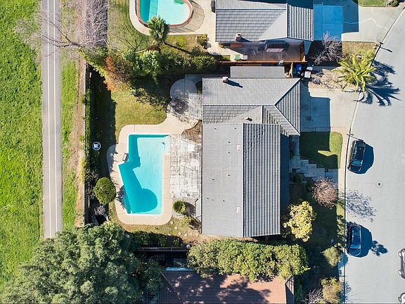 2nd image of 20018 Knollwood Dr