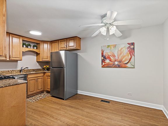 2nd image of 1303 Yarmouth Ct