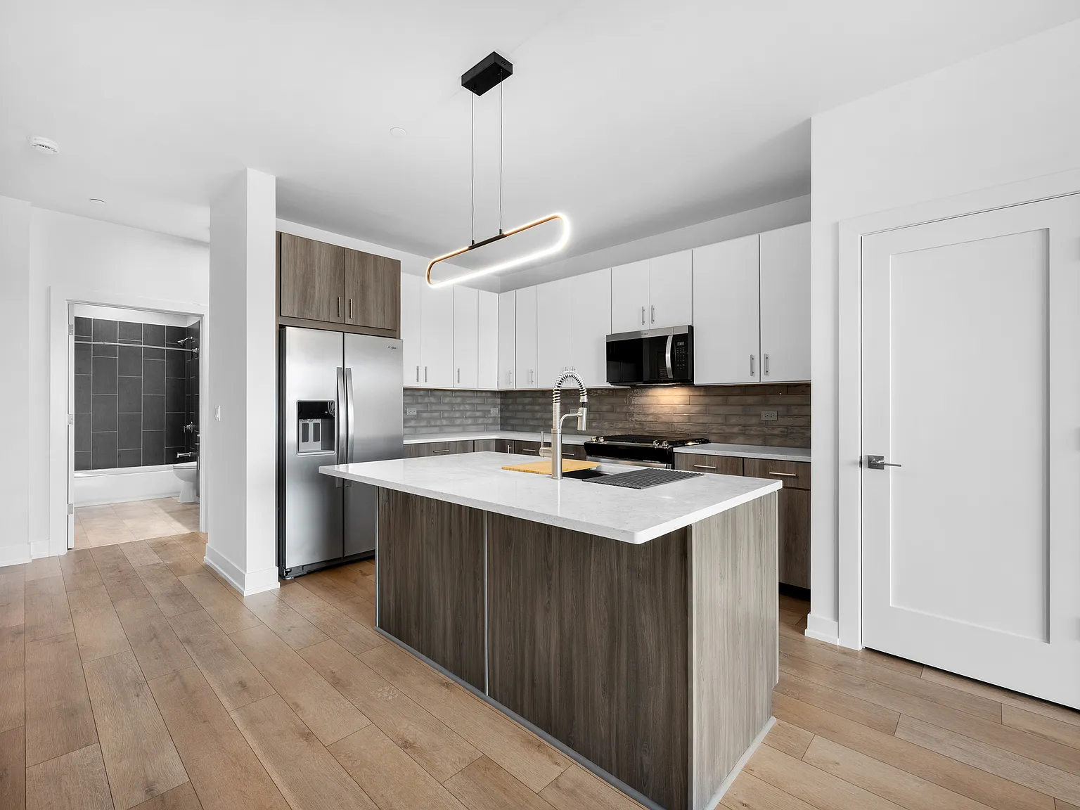2 bed, 1112 sqft, $2,947 — Photo 2