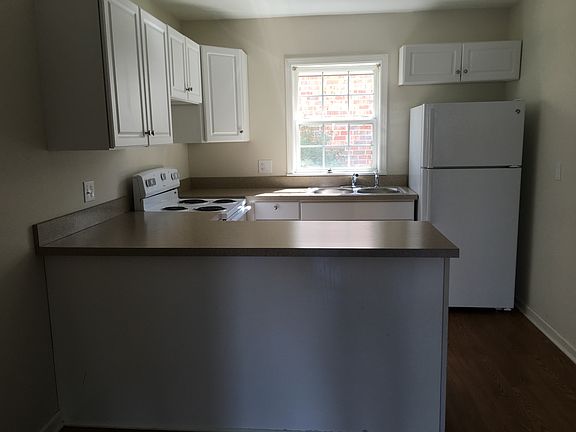 4th image of 2516 Duke Dr