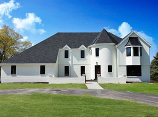 8765 N Range Line Rd, River Hills, WI 53217