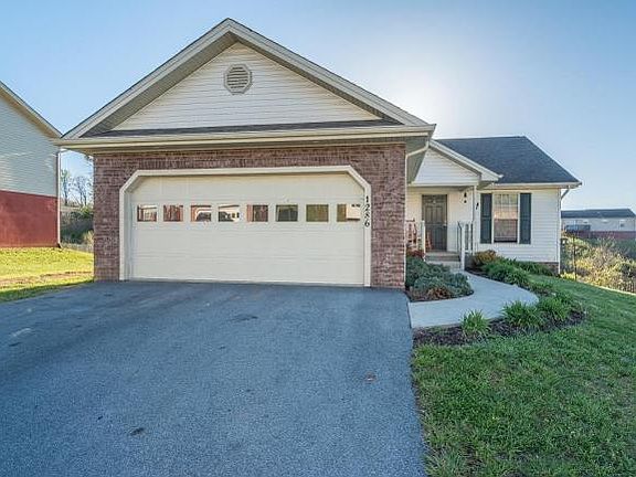 2nd image of 1286 Meadow Creek Ln