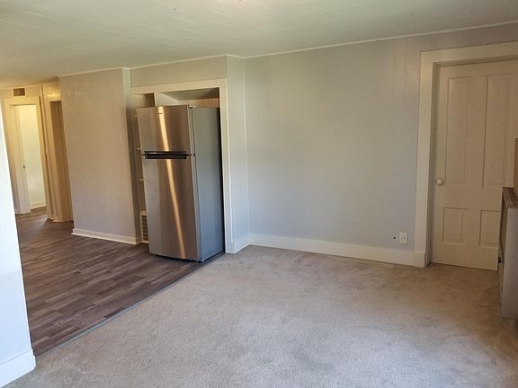 3rd image of 341 N Clark St #3