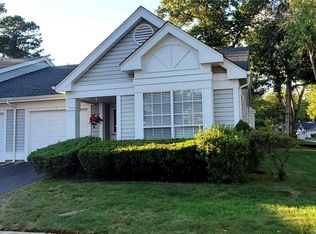 1 Douglaston Ct, Ridge, NY 11961