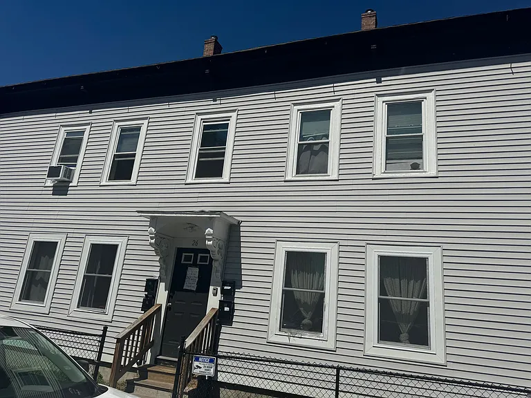 26 Lafayette St #2R — Photo 7
