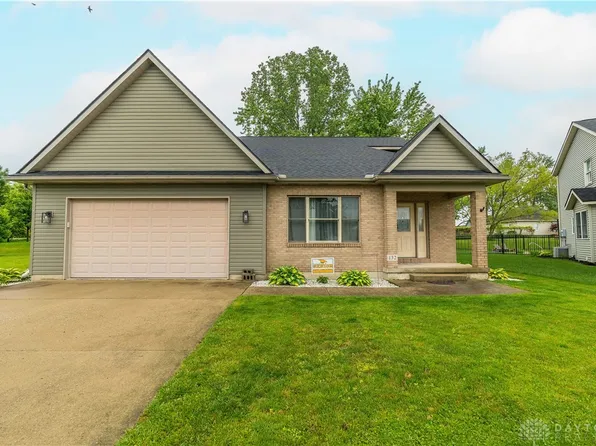 132 Village Green Dr, Sidney, OH 45365