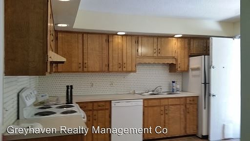 4th image of 229 Sweetland Dr #B