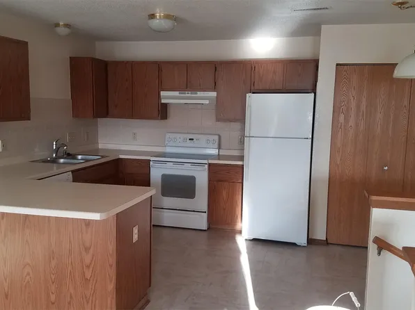 S75W16830 Gregory Dr, Muskego, WI