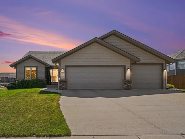 1802 West St, Yankton, SD 57078