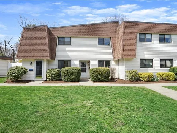 4 Hulls Highway #4, Fairfield, CT 06890