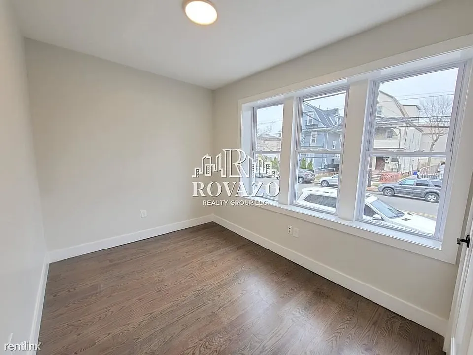 279 Goldsmith Ave #B2 — photo 3 of 6