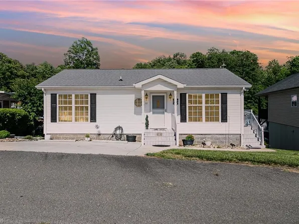 161 Badin Lake Cir, New London, NC 28127