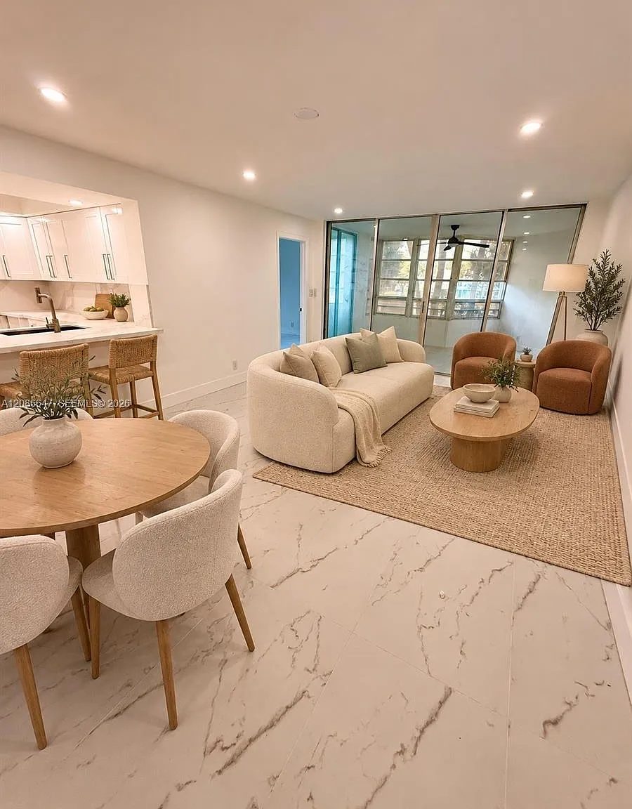 1811 Sabal Palm Dr — Photo 1