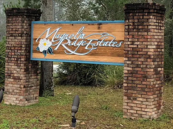 194 Ridgecrest Pkwy, Eastpoint, FL 32328