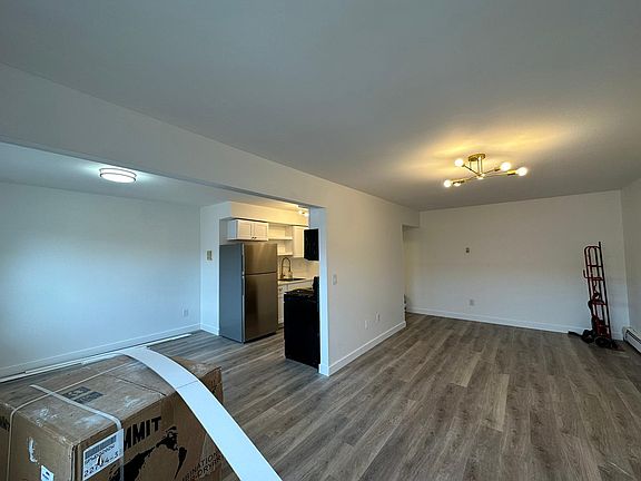 4th image of 556 Washington Ave #34B