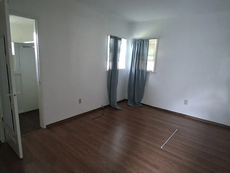 1659 1/2 E Rogers St #16591/2 — Photo 5