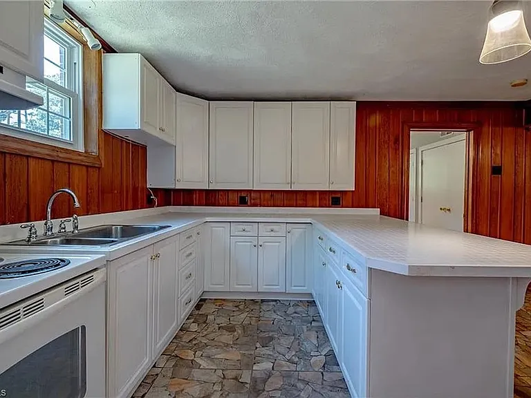 3230 Kinnamon Rd — Photo 13