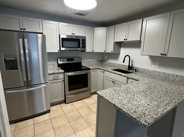 99 Cluff Crossing Rd, Salem, NH