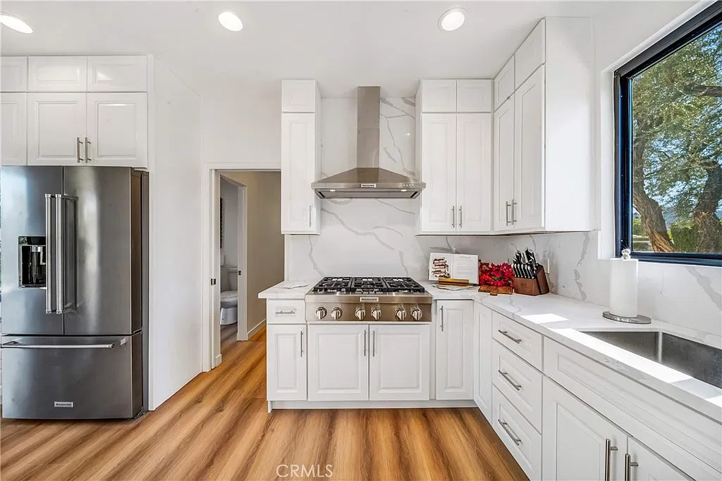 3 bed, 3224 sqft, $4,999 — Photo 3