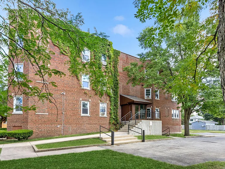 512 S Chicago Ave — Photo 3