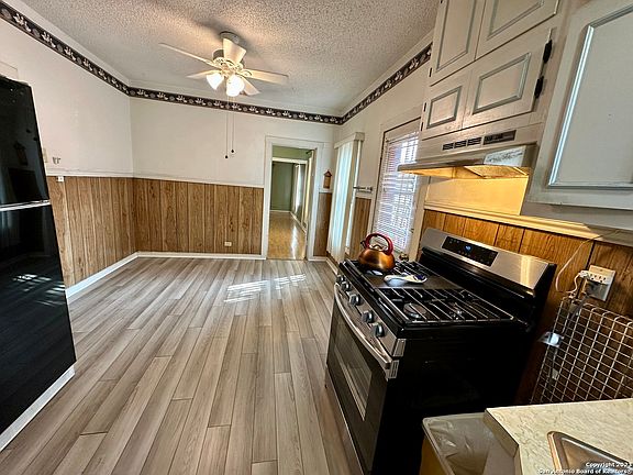 4th image of 415 ARBOR PL