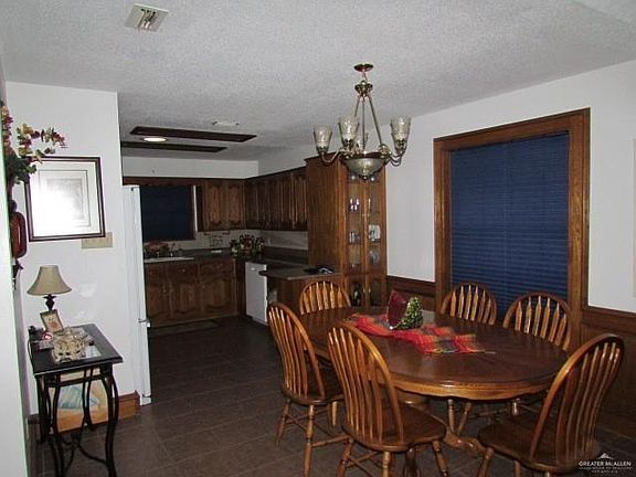 3rd image of 2806 Ashley Dr