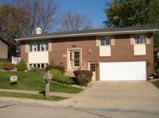 3893 Aurora St, Dubuque, IA 52002