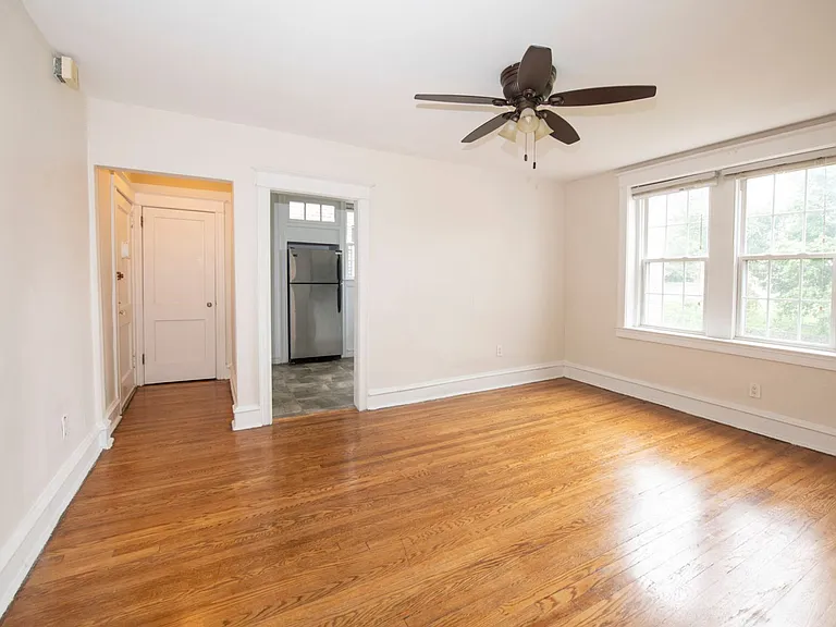 Upsal Gardens Apartments- Beautiful historical building with breathtaking charm! — Photo 31