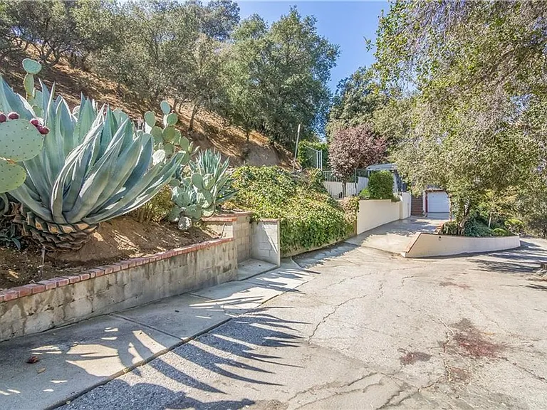 7036 Highcliff Trl — Photo 3