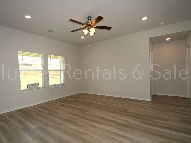 7007 Gilbert Dr — Photo 6