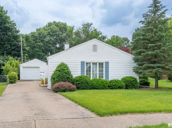 3626 15th Avenue Ct, Moline, IL 61265