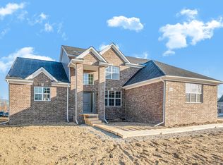 14241 Red Oak Dr, Belleville, MI