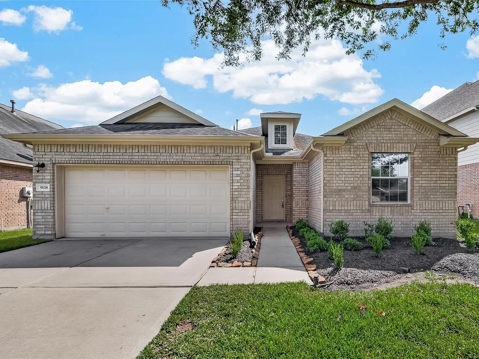 3 bed, 2.0 bath, 1581 sqft, $1,895 — Photo 1