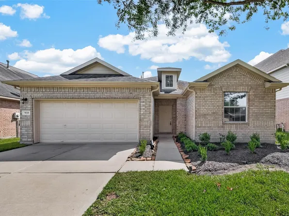 9118 Cavalier Ln, Rosenberg, TX 77469