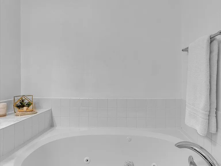 1053 W Century Dr #310 — Photo 21