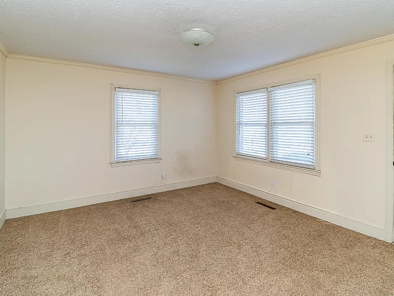 1296 Country Club Rd — Photo 18