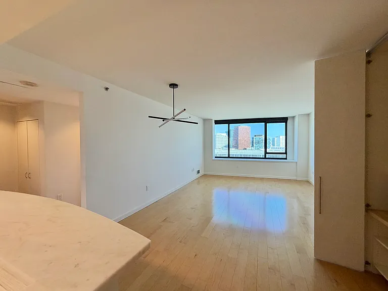 250 King St #1206 — Photo 2