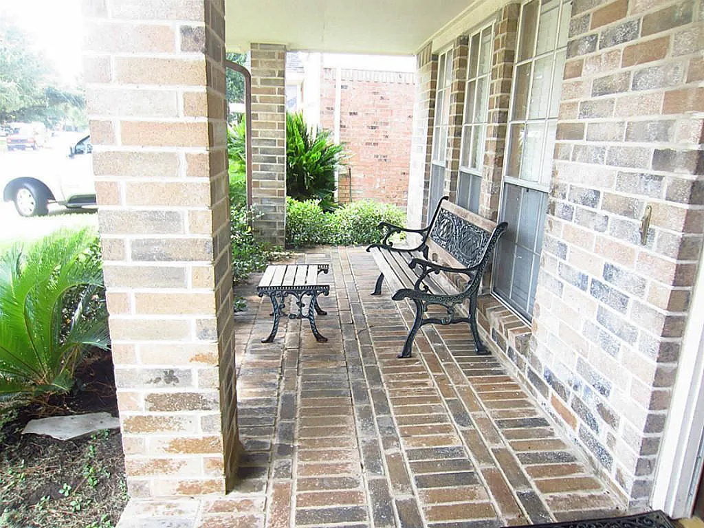 4 bed, 2.5 bath, 2368 sqft, $1,500 — Photo 2