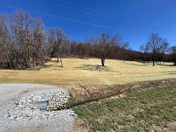 4th image of 2280 Bluff Rd