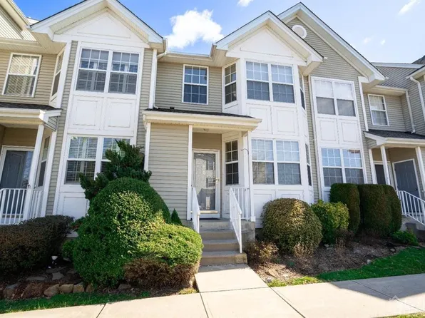810 Blossom Cir, Dayton, NJ 08810