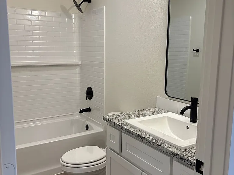 2132 Langford Ave — Photo 7