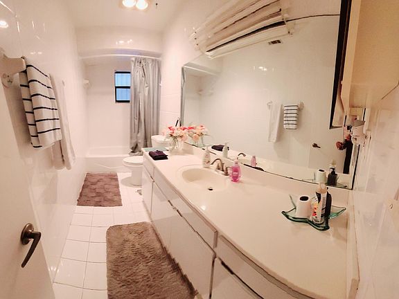 4th image of 720 Bluebird Ln #1