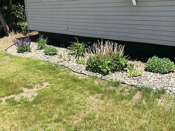 3rd image of 11 Valerie Ln