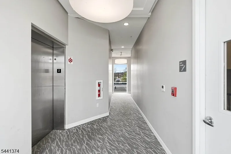 2 bed, 1.0 bath, $3,600 — Photo 4