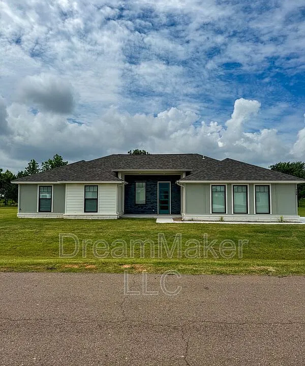 736 Apple Blossom Way