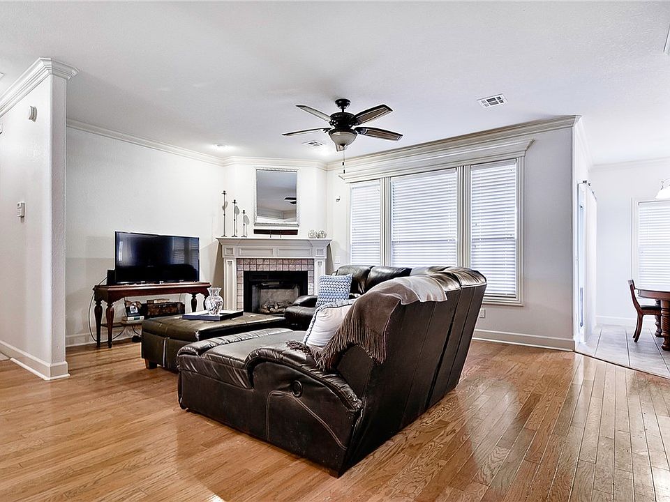 1st image of 16 Blue Stem Ln