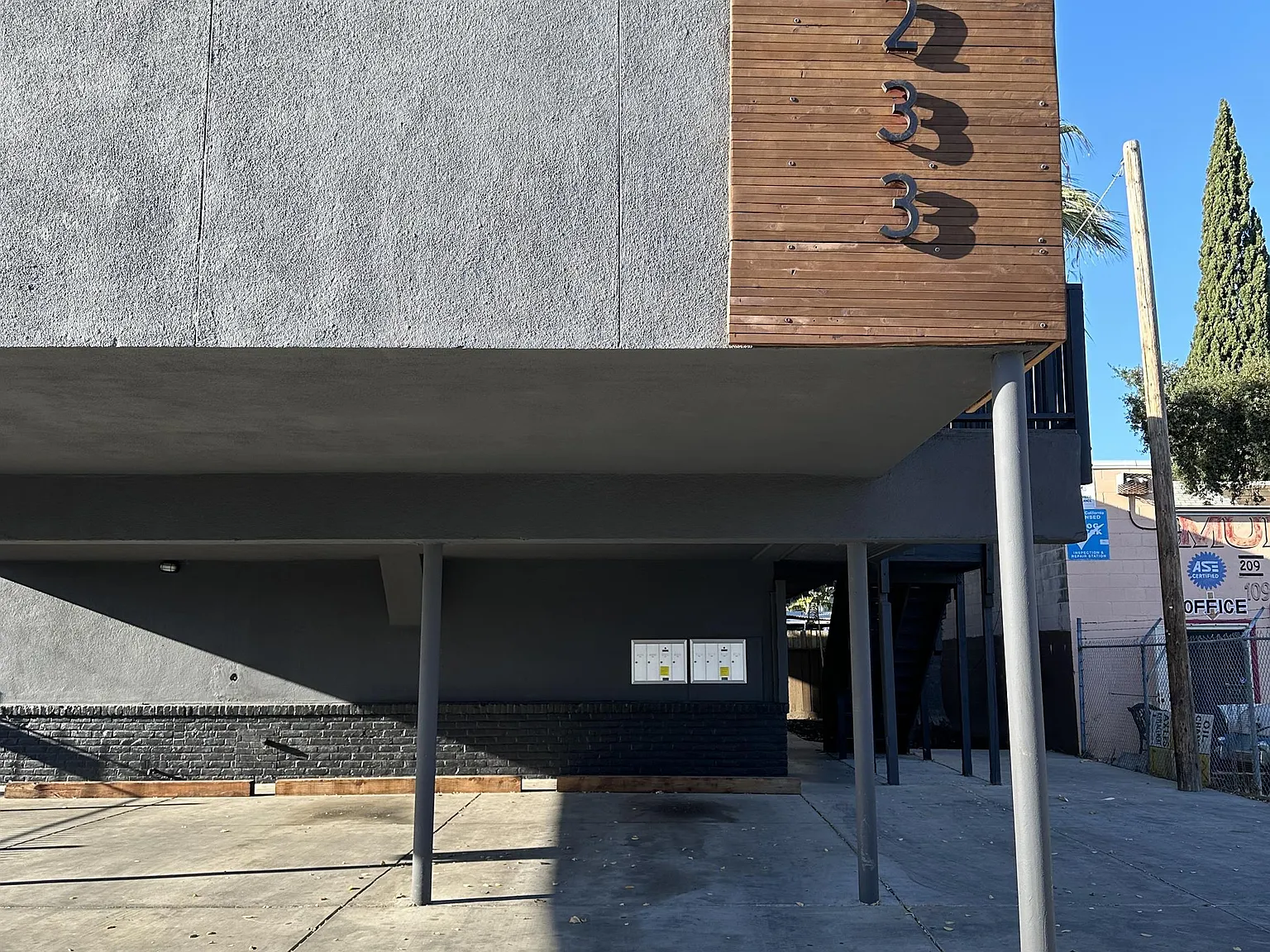 1233 E. Weber Avenue — Photo 2