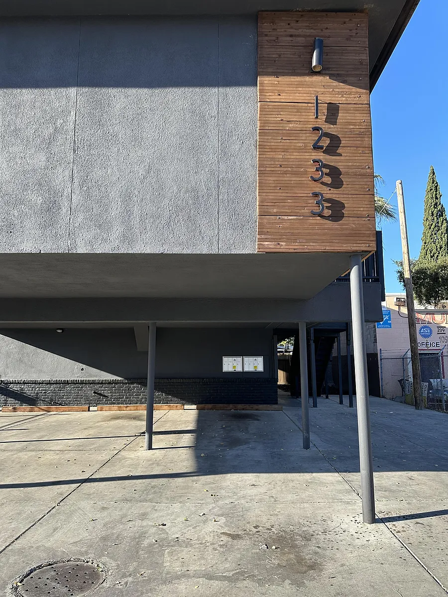 Building Photo - 1233 E Weber Ave