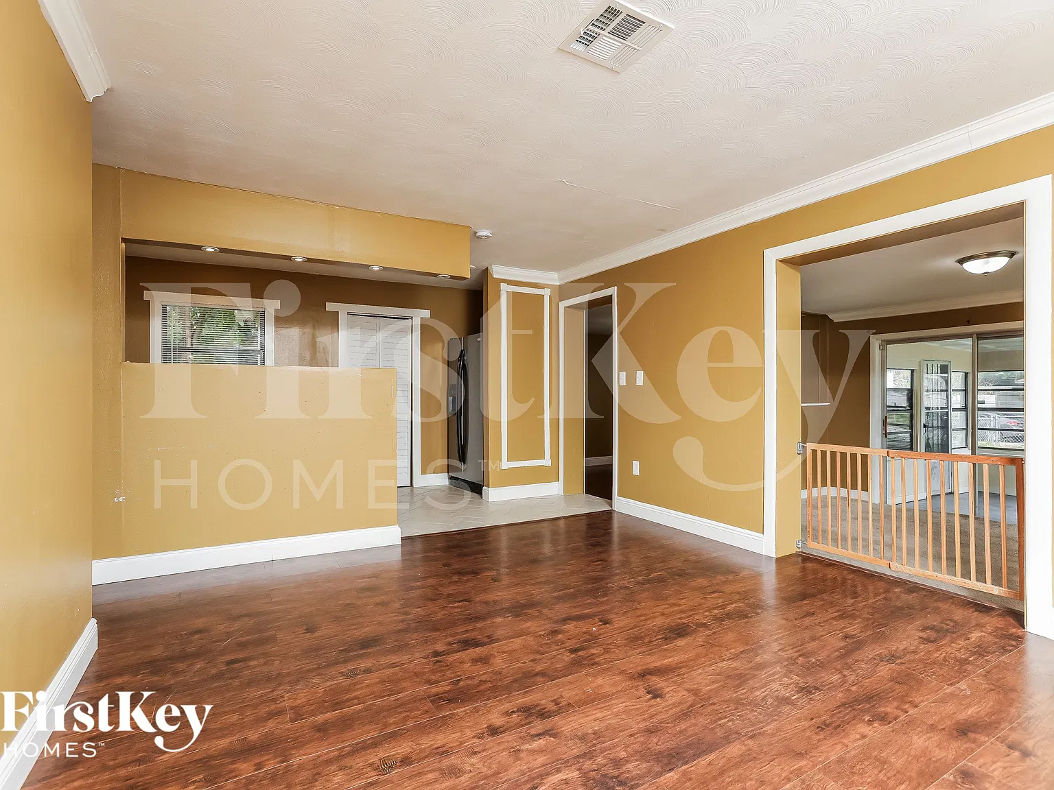 3 bed, 2.0 bath, 1256 sqft, $2,245 — Photo 3
