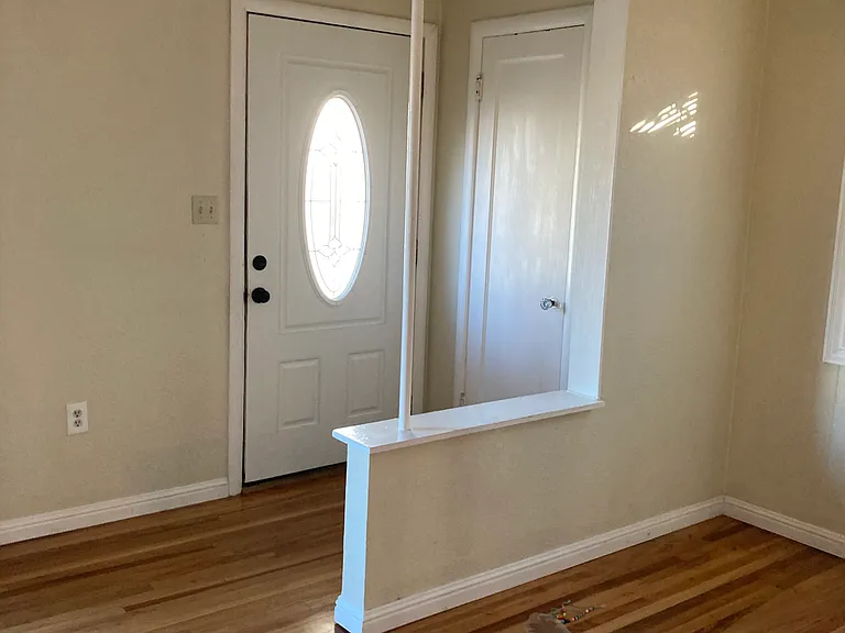 146 Carolyn St — Photo 2